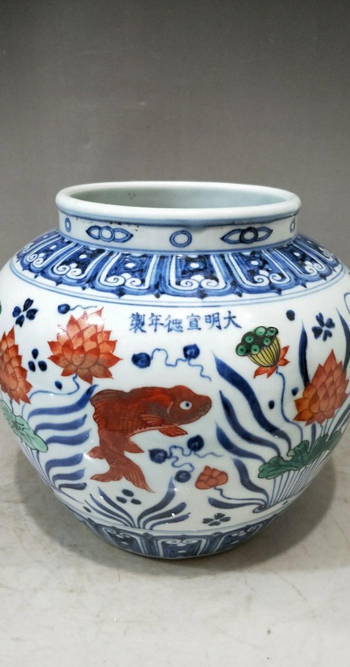 明 五彩鱼藻纹罐