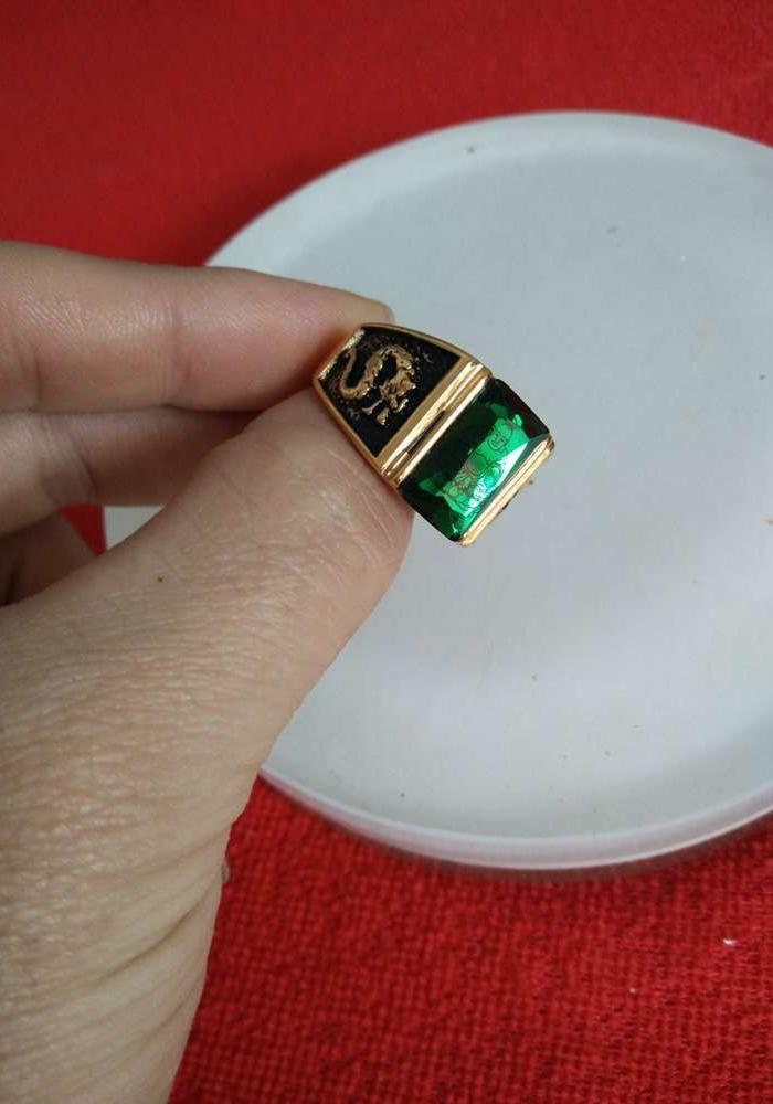 老凤祥18k天然宝石戒指,内有佛像
