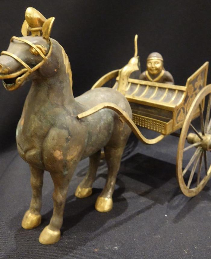 铜鎏金车马人