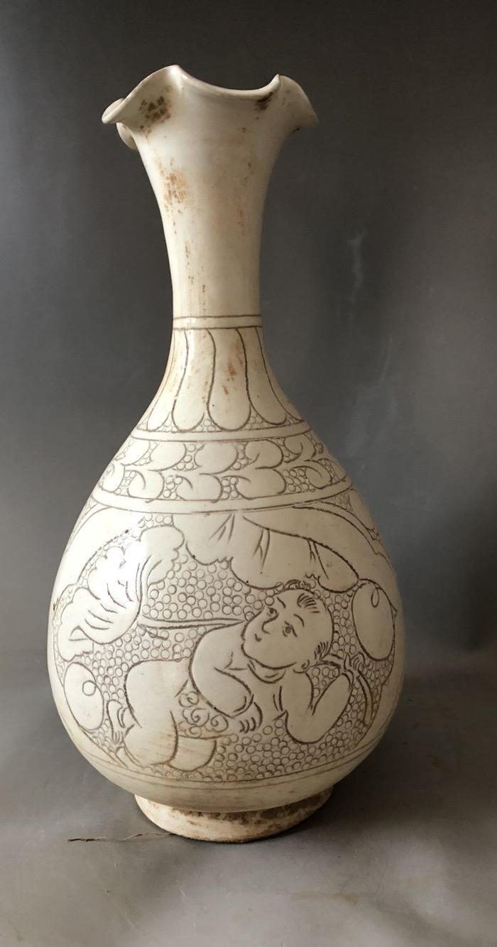 磁州窑珍珠地孩儿花口瓶