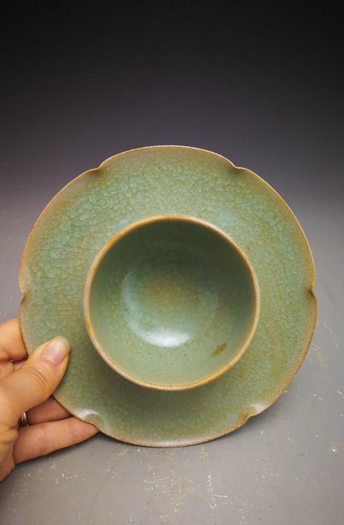 汝窑天青釉冰裂纹盏托