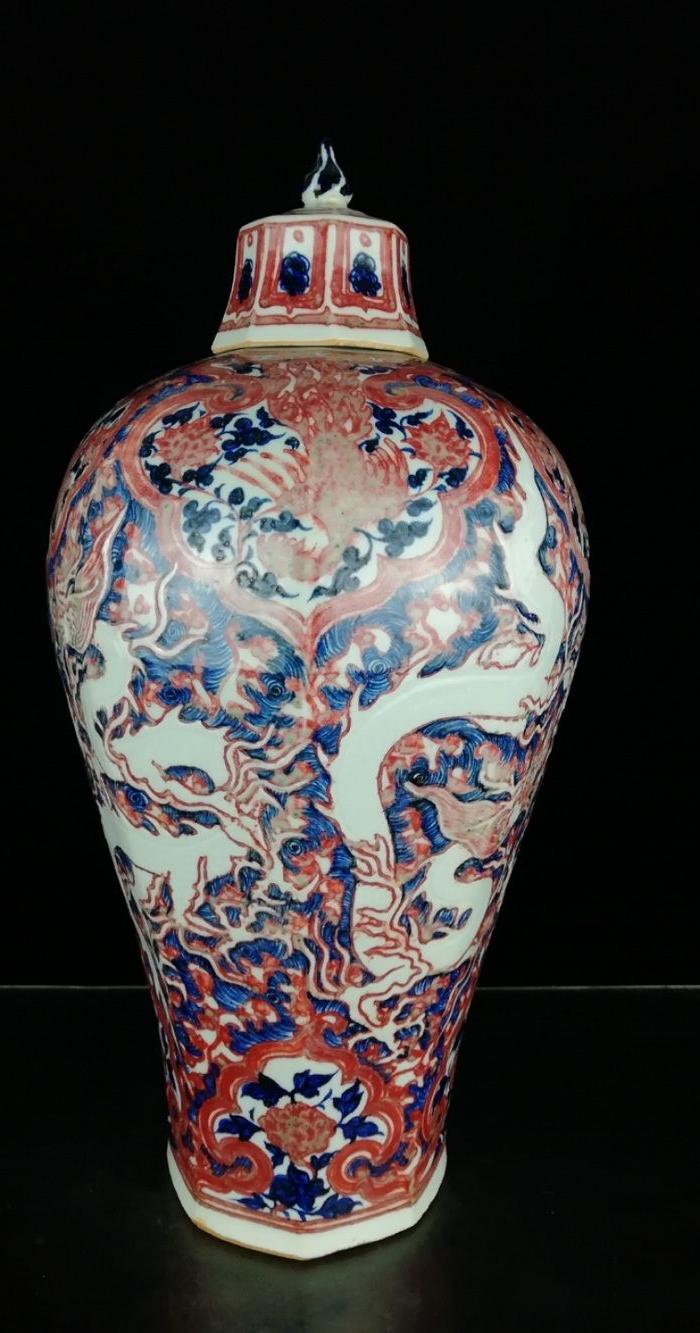 元青花釉里红龙纹梅瓶