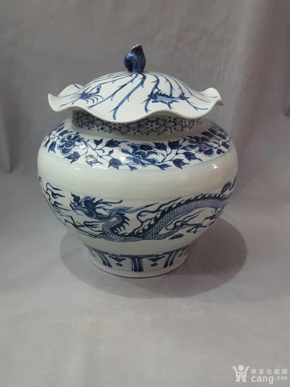 元青花龙纹荷叶盖罐