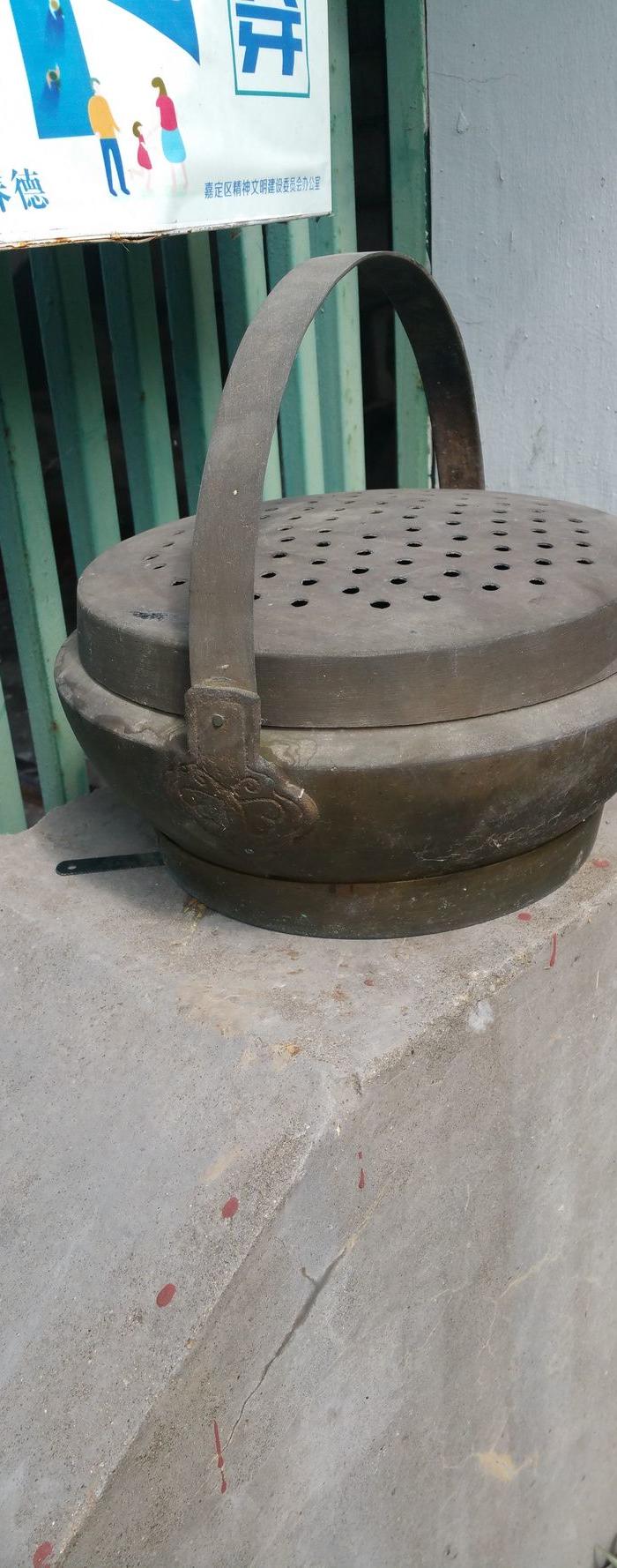 一只解放初的铜烤火炉