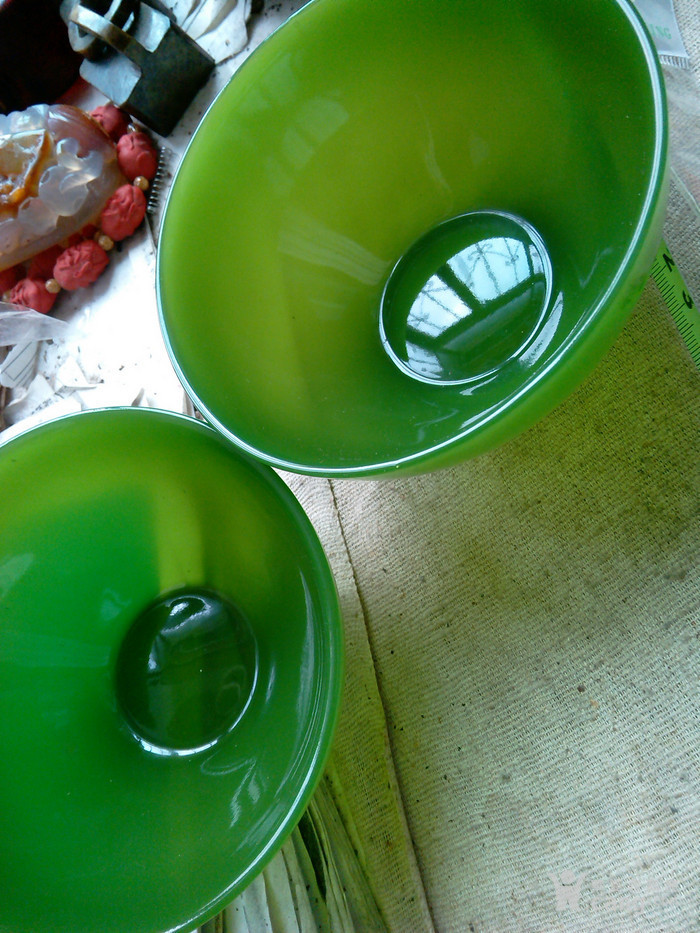 一对绿琉璃碗