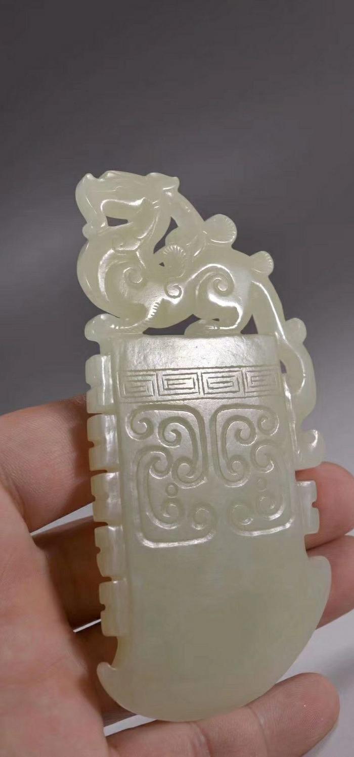 和田玉府上有龙