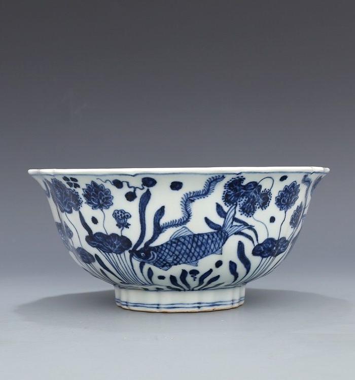 宣德 青花鱼藻纹 十棱菱口大碗