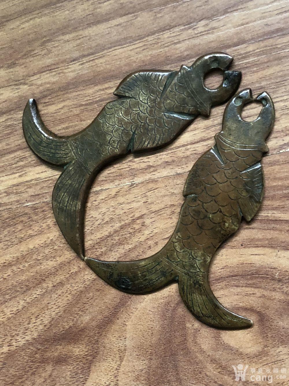 一对非常精致的铜鱼.