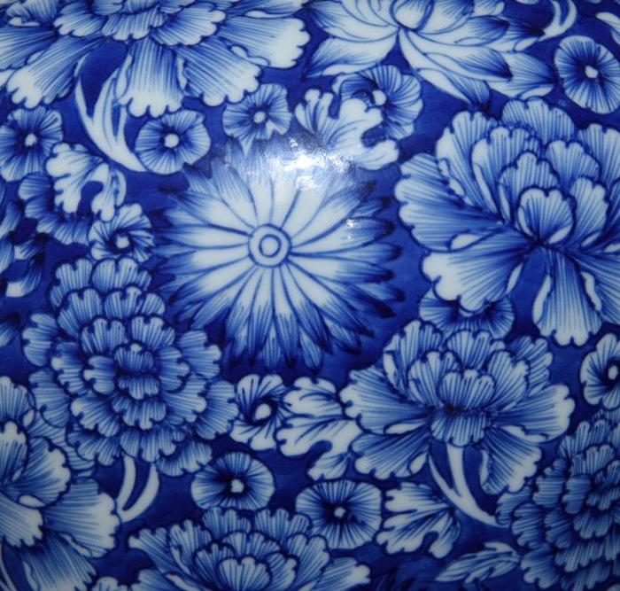 乾隆青花万花纹梅瓶