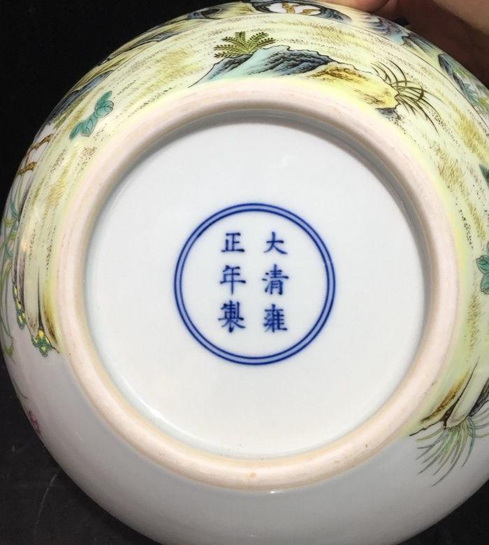 清雍正珐琅彩花鸟纹天球瓶