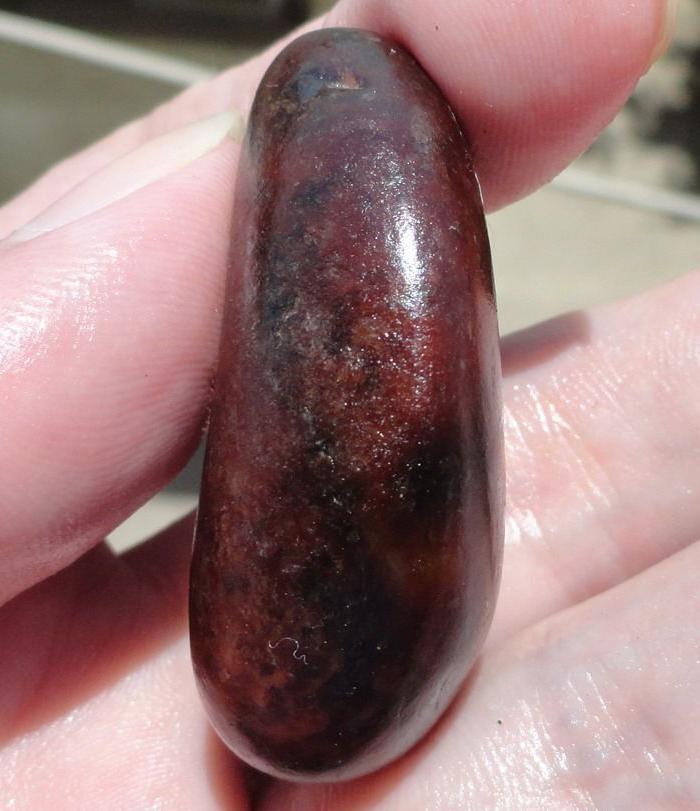 精品饱满老熟的和田红沁籽料30克!