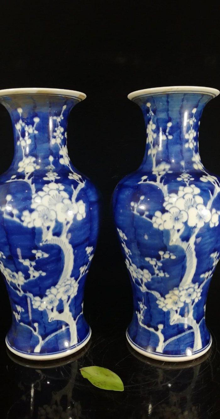 清青花冰片梅纹鱼尾瓶一对