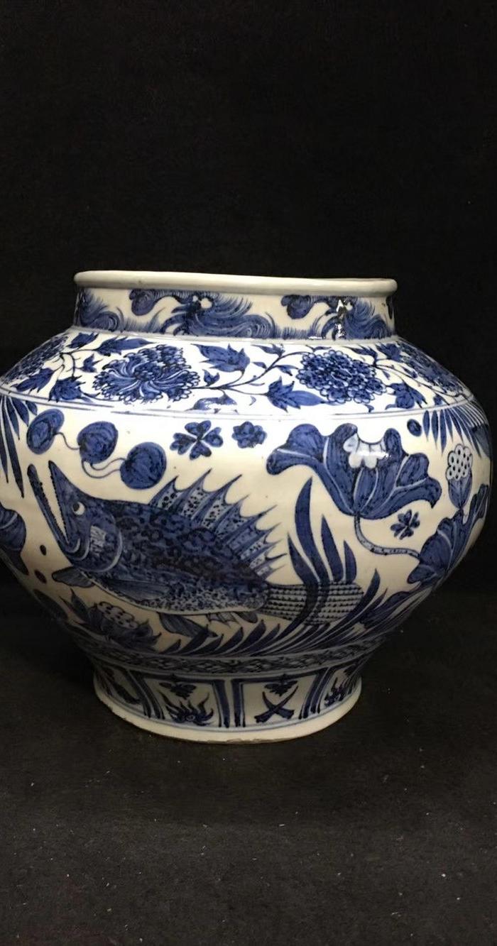 元青花鱼藻罐 高28厘米宽33厘米