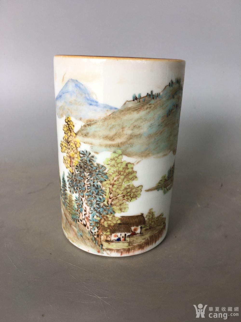 清末民国官窑内造浅绛彩山水笔筒,釉面肥厚滋润,画工精美