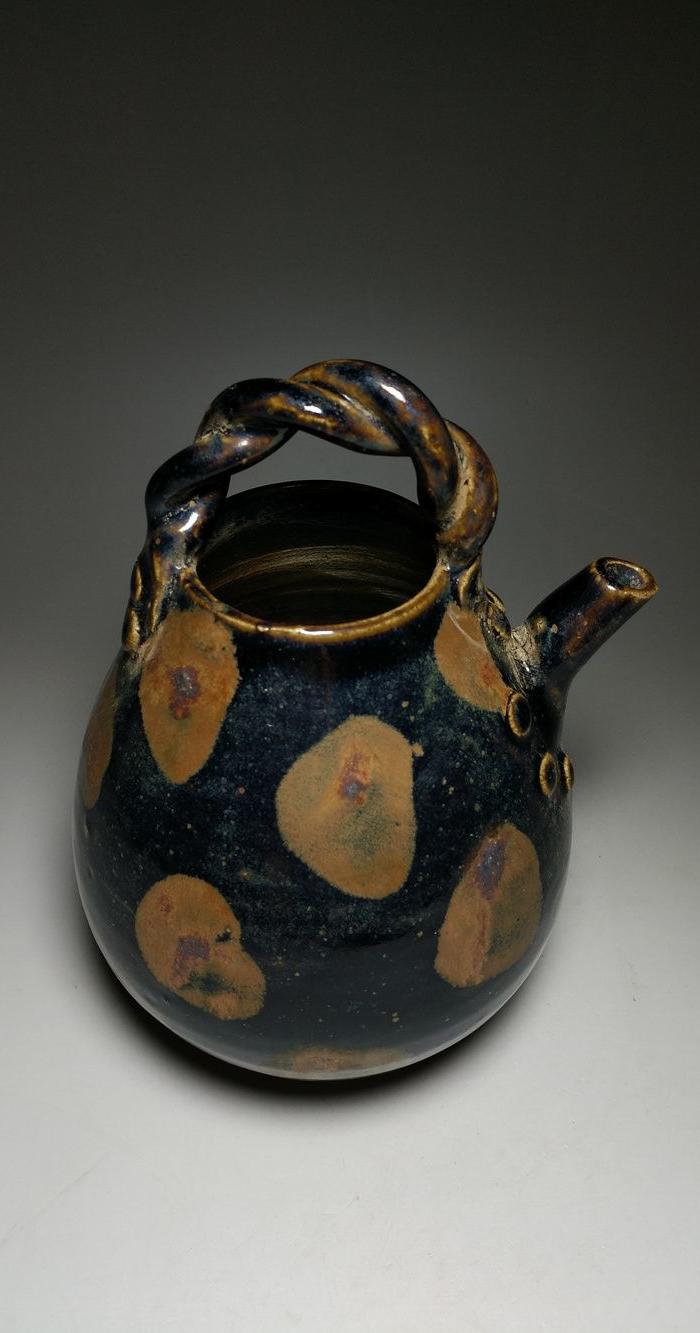 宋,磁州窑铁锈花壶