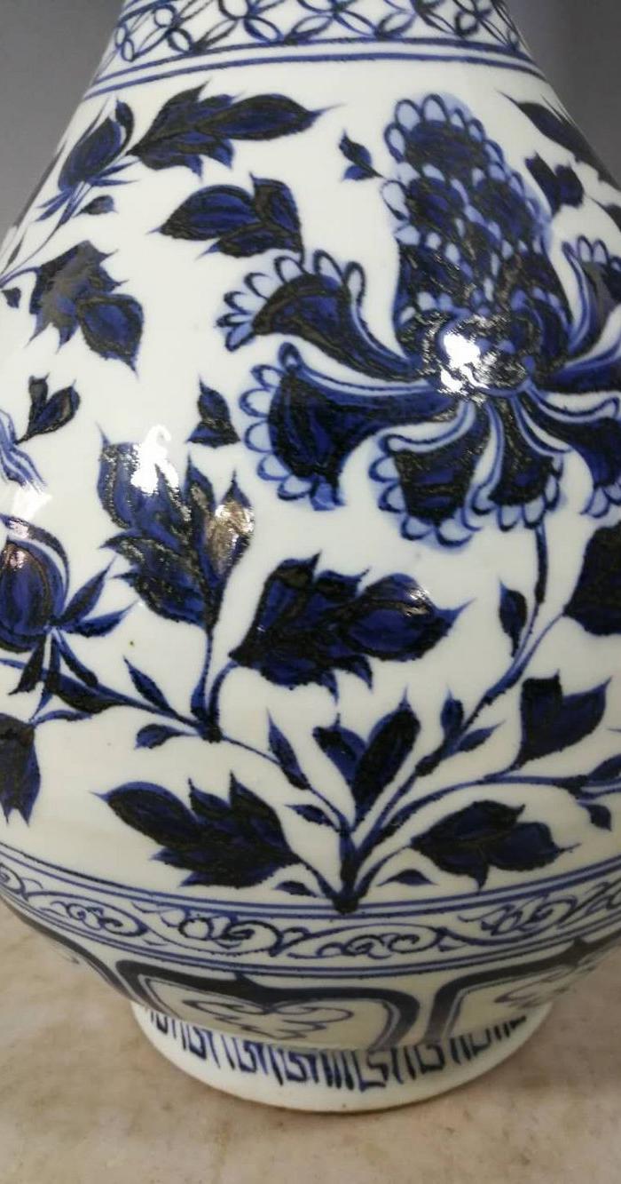 元青花麒麟纹蒜头瓶 高48厘米宽23厘米