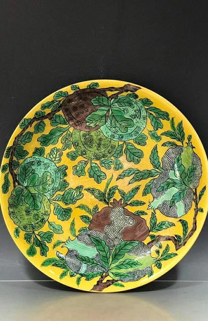 清康熙素三彩三duo雕刻龙纹盘