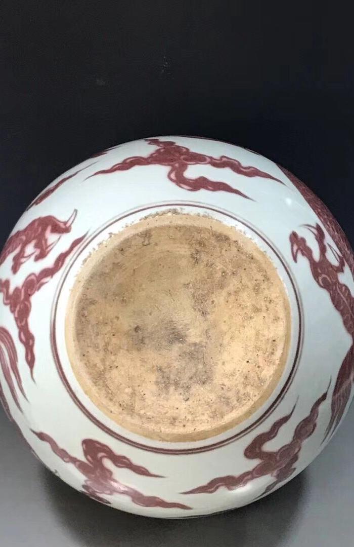 明宣德釉里红龙纹天球瓶4x32