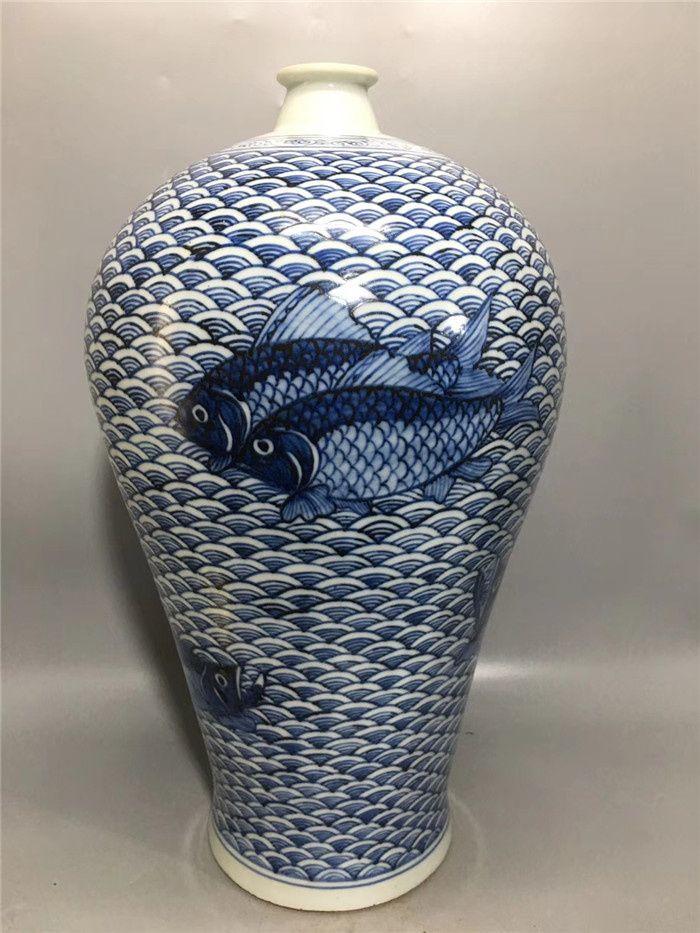 青花海水鱼纹梅瓶