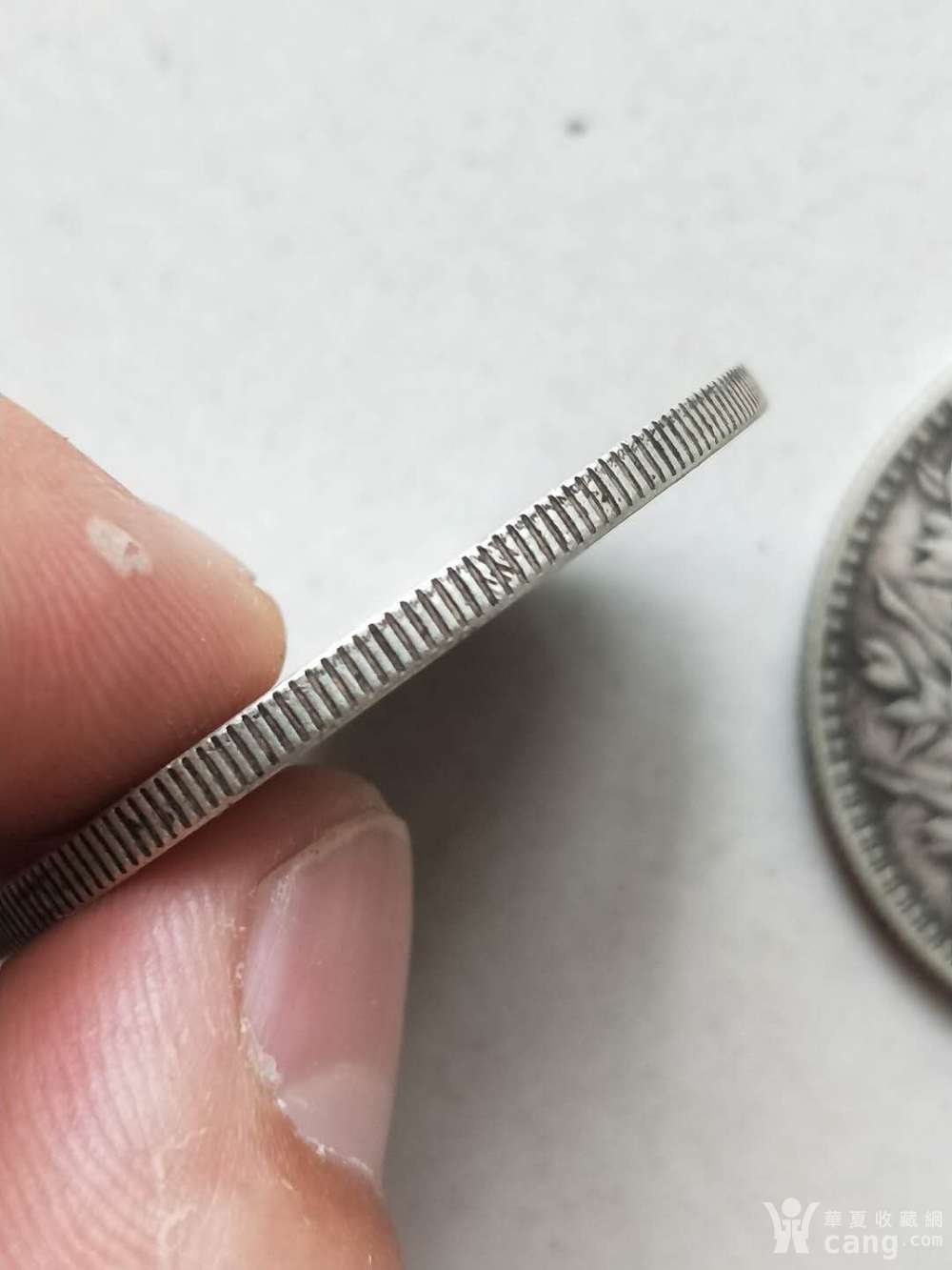 民国三年袁大头两枚,品相不错,边齿,正面保存完整,包真