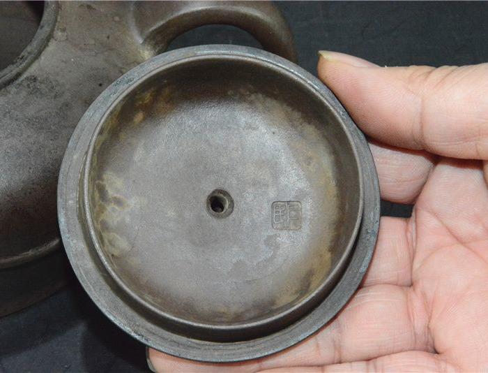 清代石民款菱花紫砂壶