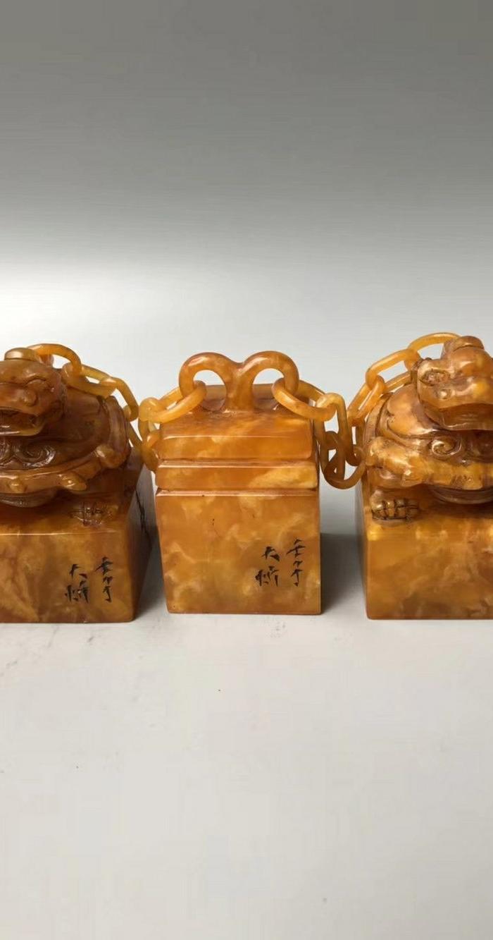 田黄三链章