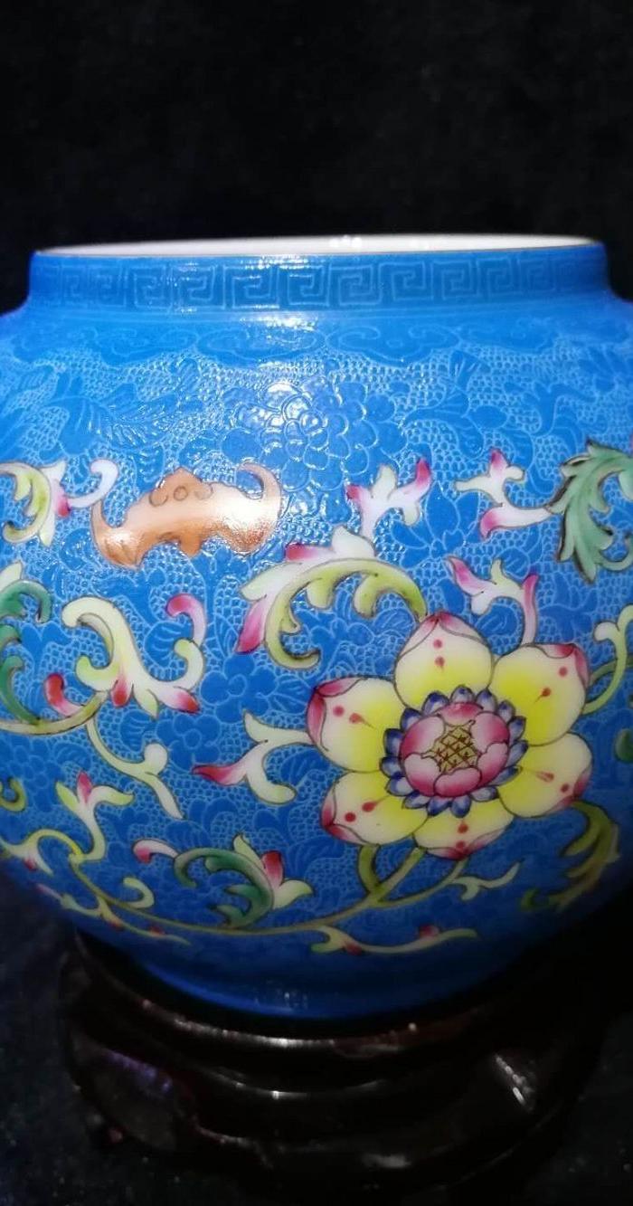 乾隆珐琅彩花卉茶叶罐