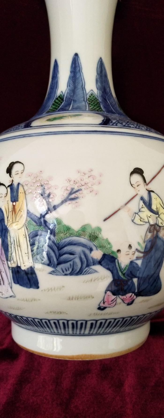 清 乾隆斗彩人物瓶