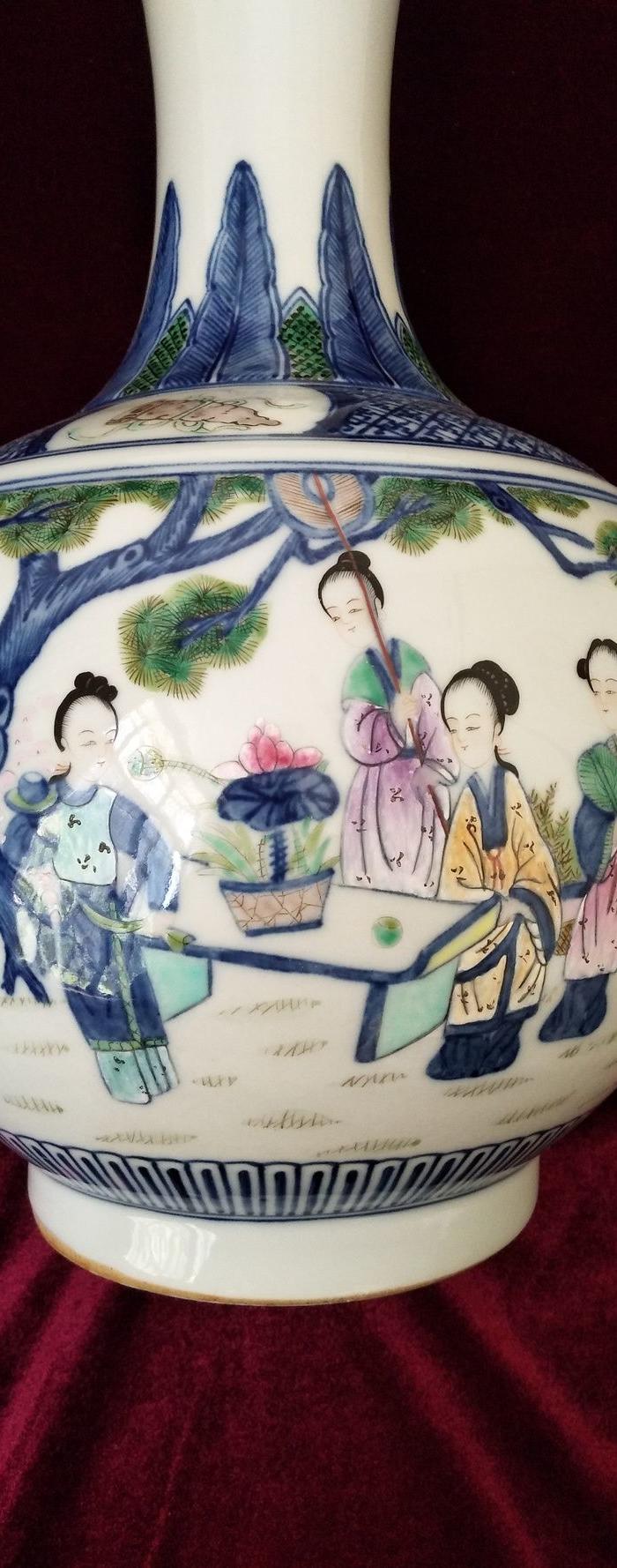 清 乾隆斗彩人物瓶