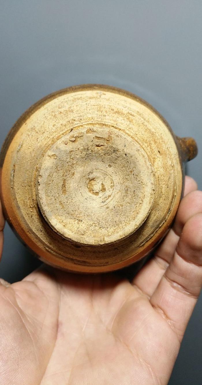 元代赣州窑酱釉茶壶