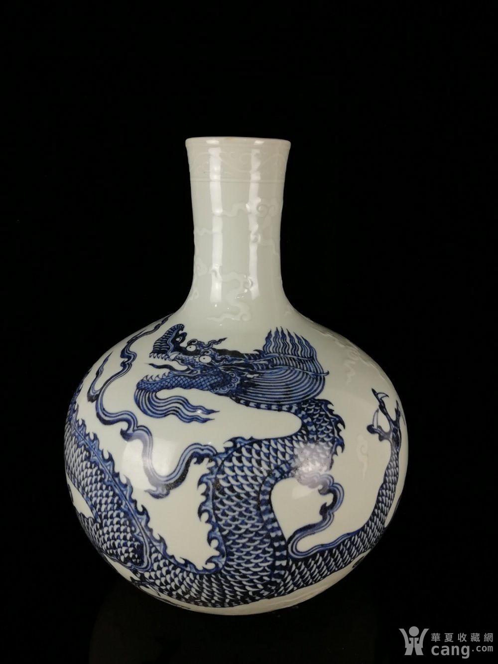 明永乐年青花龙纹天球瓶