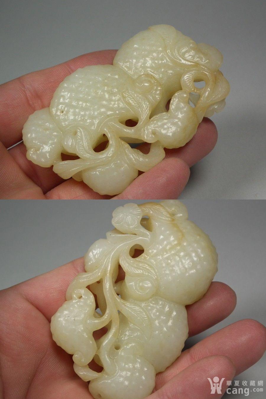 和田白玉带沁圆雕镂空荔枝大把件