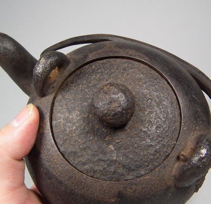 清代龙文堂款长柄大铁壶