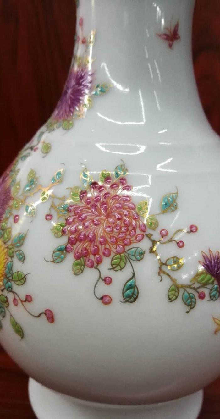 古月轩粉彩花卉花觚 高22厘米宽13厘米