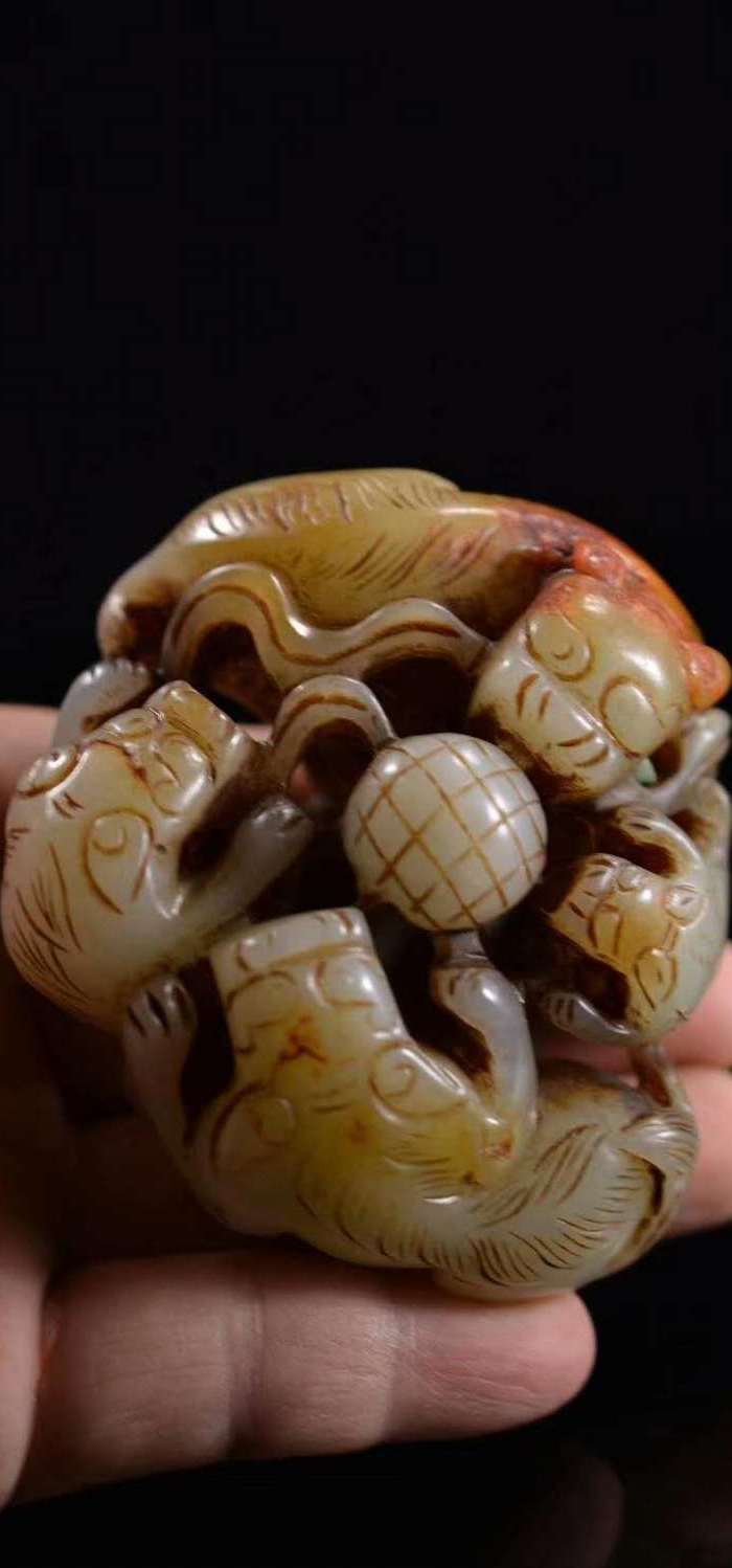 和田玉狮子滚绣球