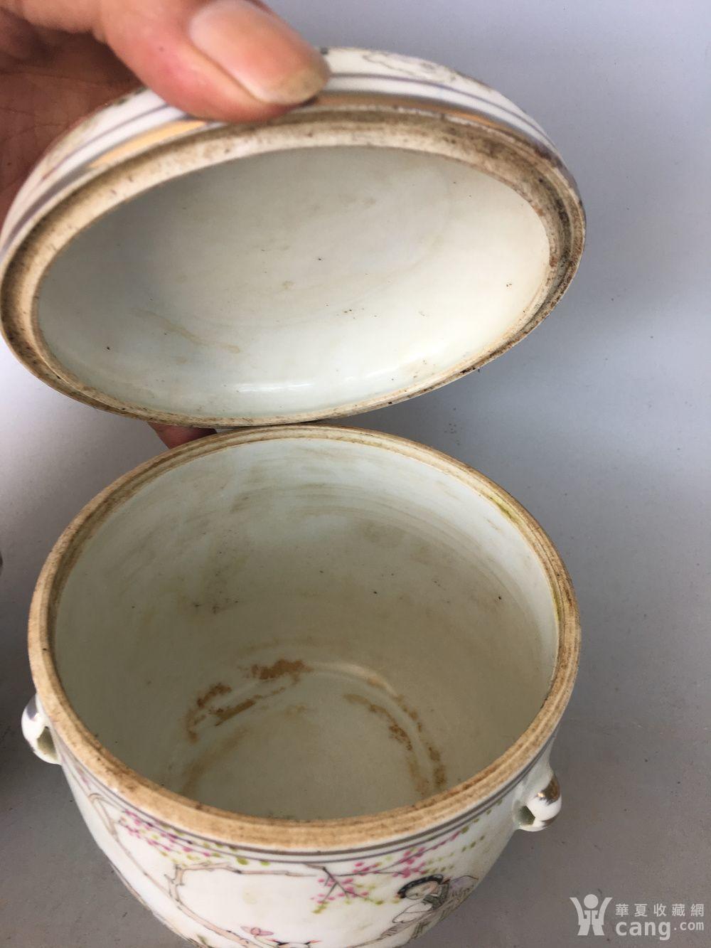 傅义祥造 粉彩桃花美女罐一对,釉面肥厚滋润,画工精美