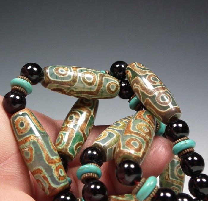 几十年的绿玛瑙天珠一串