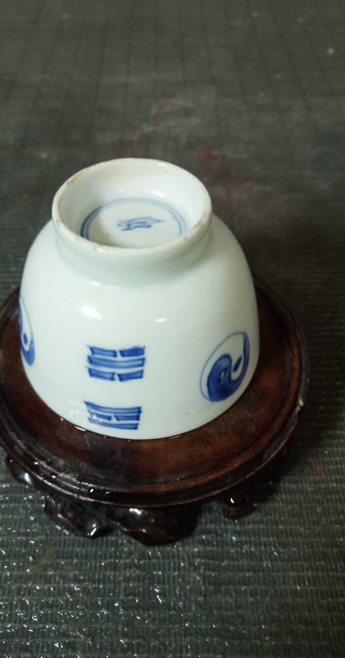 康熙青花太极八卦压手杯