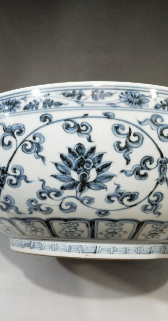 明洪武青花缠枝莲大碗