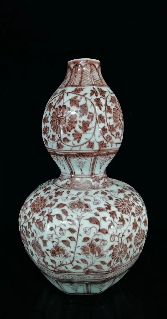 明 釉里红缠枝莲纹多棱葫芦瓶 x