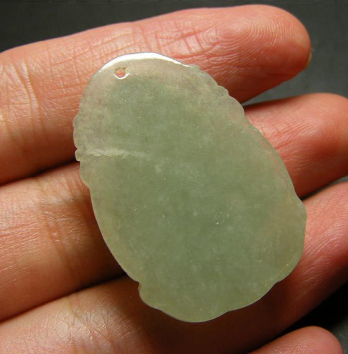 八九十年代a货冰种淡绿色翡翠单面工凸起浮雕带背光弥勒佛中号佩