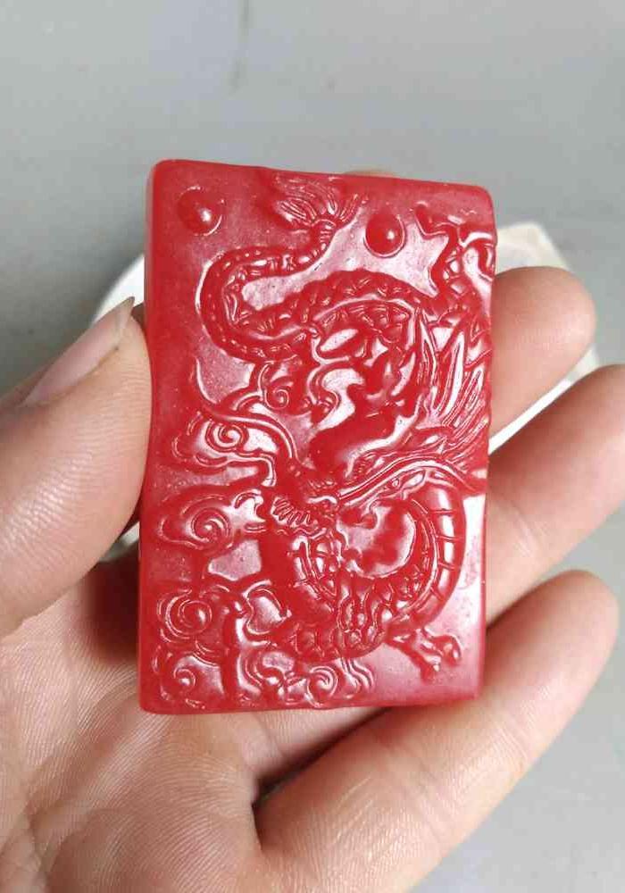 传世老翡翠红玉龙挂件
