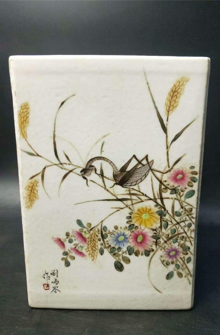 刘雨岑花虫笔筒