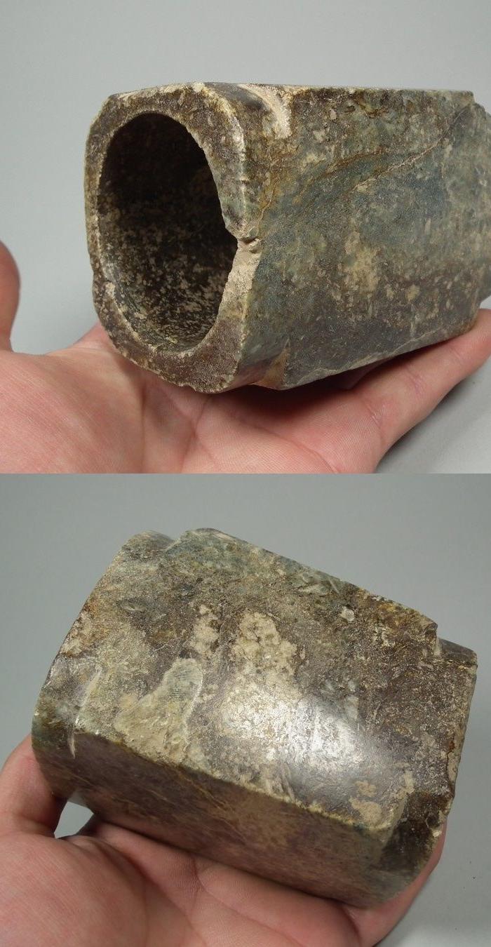 华夏古玩城 玉器 高古 > 良渚文化时期青玉带鸡骨白灰*沁色单节大方