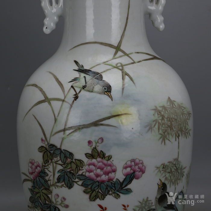 刘恒祥粉彩花鸟纹双耳花篮瓶