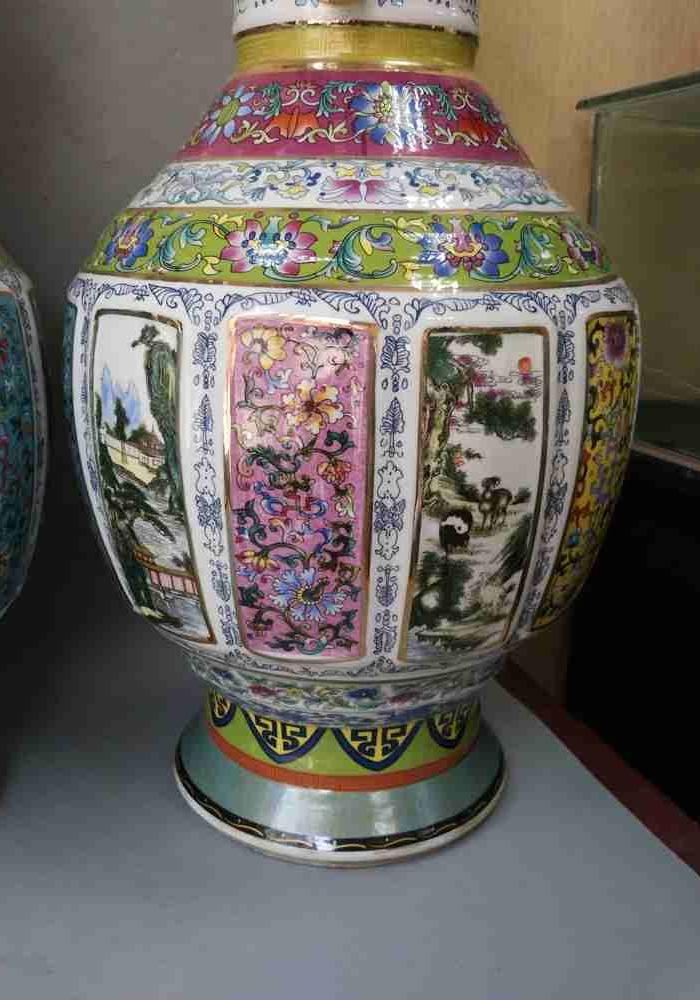 传世少见的乾隆御制描金粉彩人物花鸟瓷王瓶