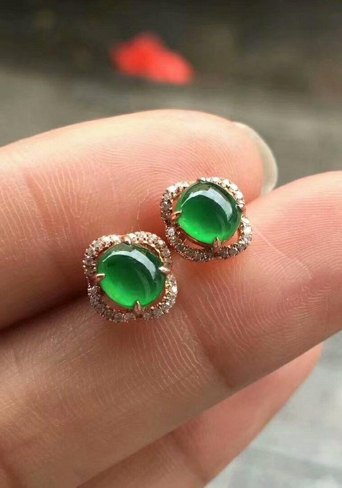 天然缅甸翡翠蛋面18k真金真钻镶嵌精美耳钉一对