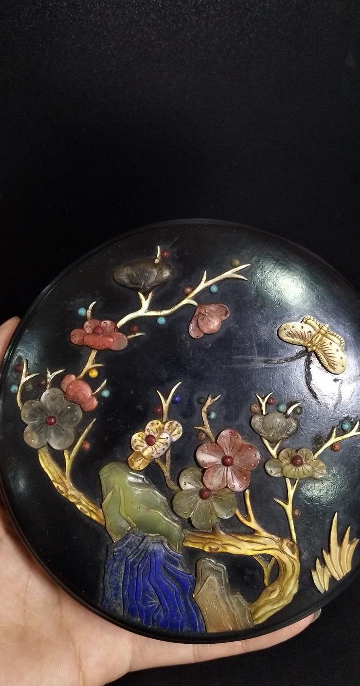 精美漆器镶嵌八宝梅花蝴蝶图盒