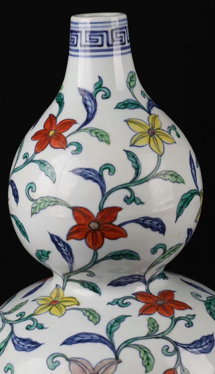 成化 斗彩花卉葫芦瓶