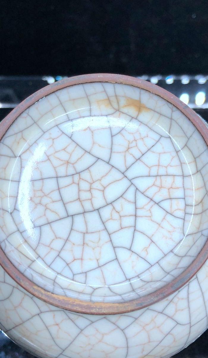 金丝铁线哥窑瓶